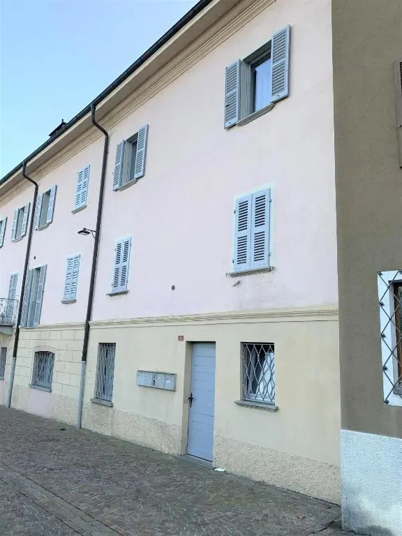 Caslano: 2.5 Zi-Dachwohnung im rustikalen-modernen Stil