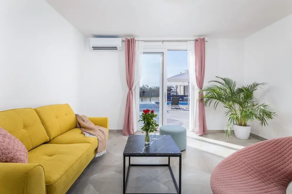 Lovely Family Bungalow With Private Pool