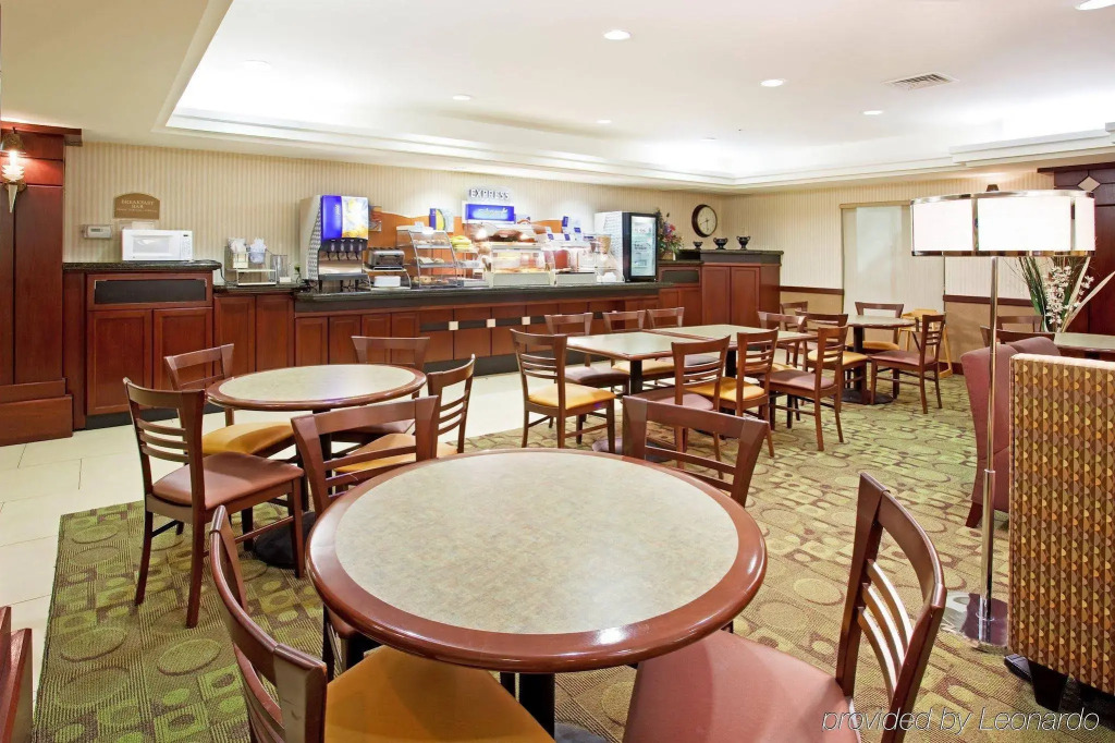 Country Inn & Suites by Radisson, Garden City, KS