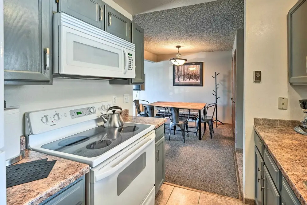 Hike + Relax Poolside! Unit 3 Mi to Dtwn Steamboat