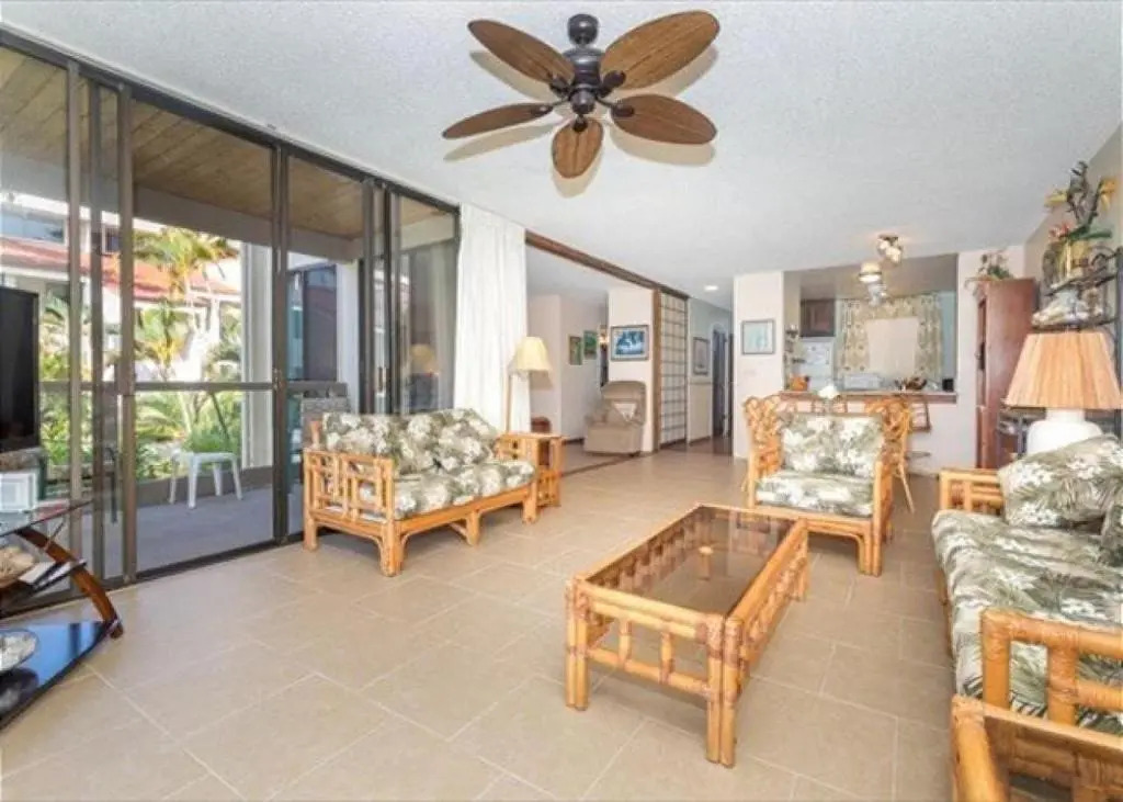Surf & Racquet Club Lovely open and airy 2bd/2bth 2nd floor unit.
