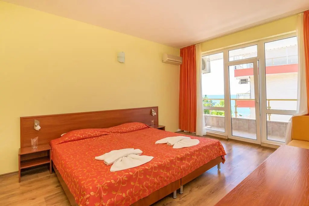 Iris Beach Hotel