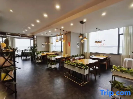 Wutong Banshan Hostel