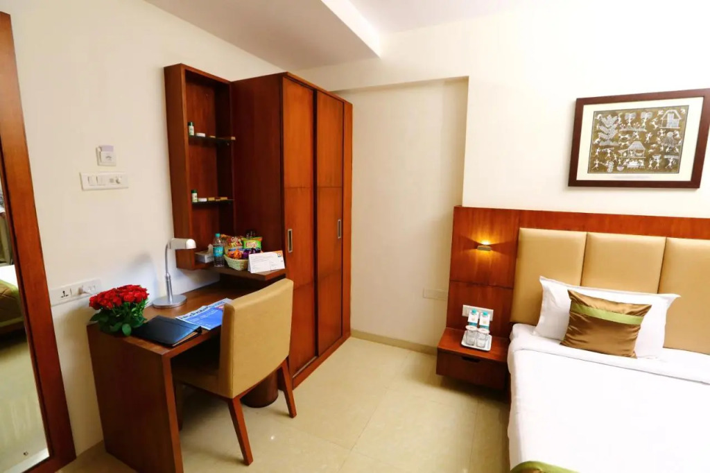 The Altruist Andheri Hotel