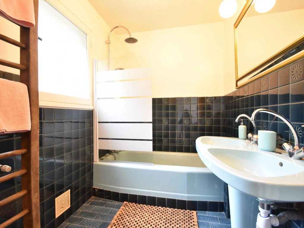 Holiday Home in Grury With Pool & Garden
