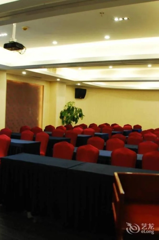 Отель Junyi Hotel Yingmenkou