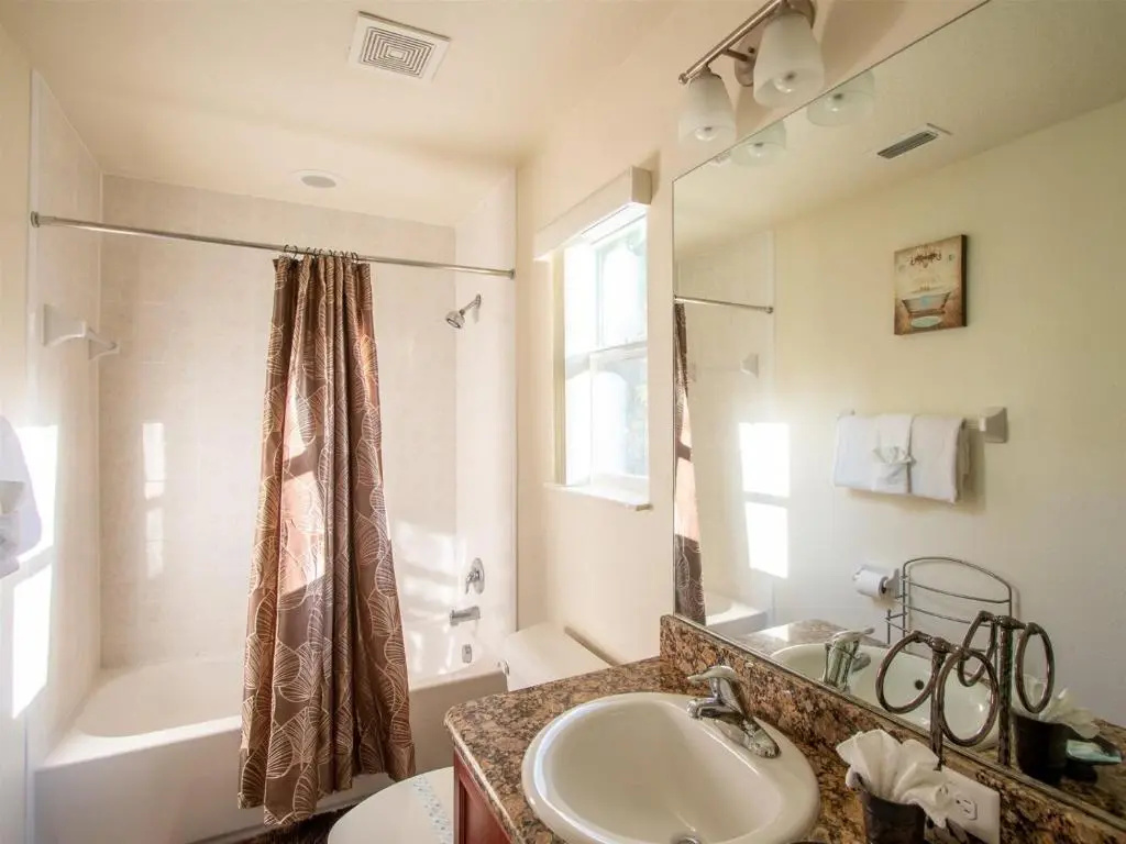 Luxurious With Privacy In 5 Bedroom With Private Pool By Florida Dream Homes