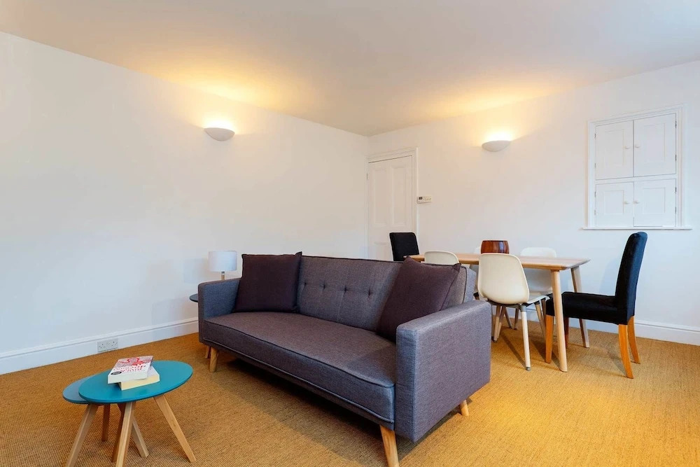 London Bridge Hideaway