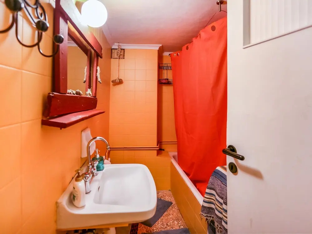 Cozy Apartment in Athens near Aghios Ioannis Subway Station