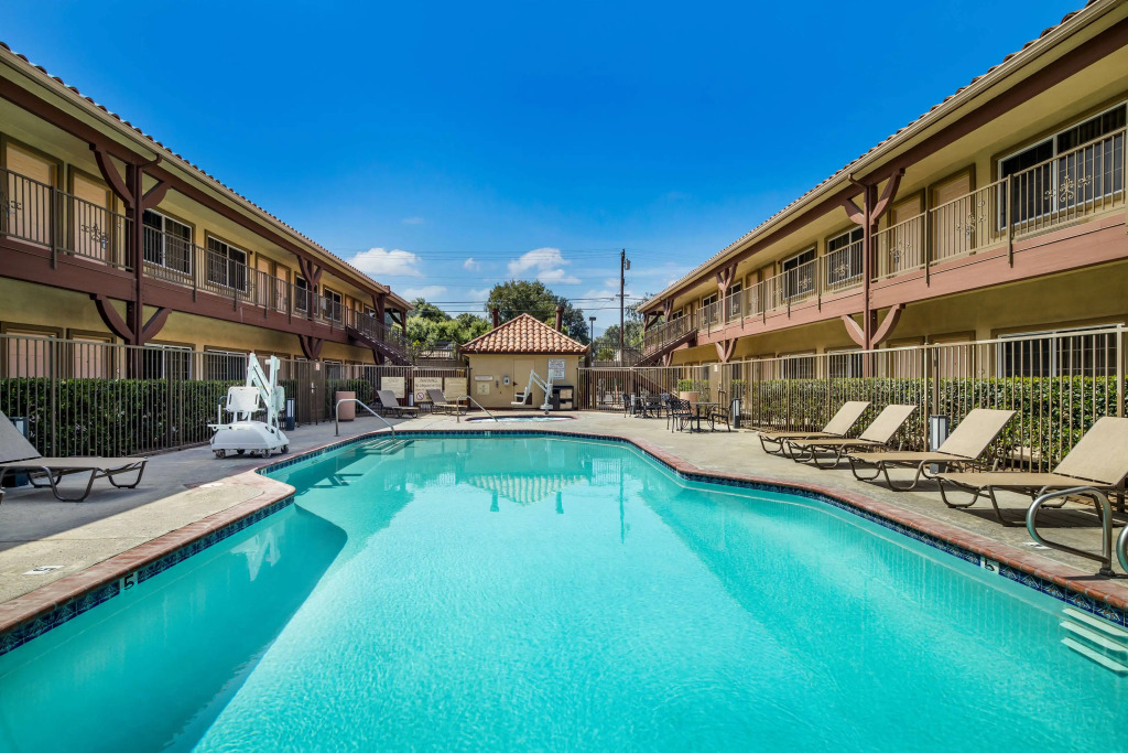 Best Western Corona Hotel & Suites
