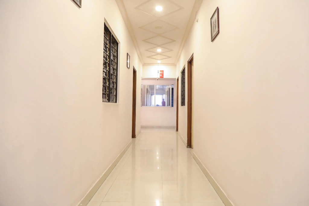 Collection O 8115 Hotel Vinayak Inn