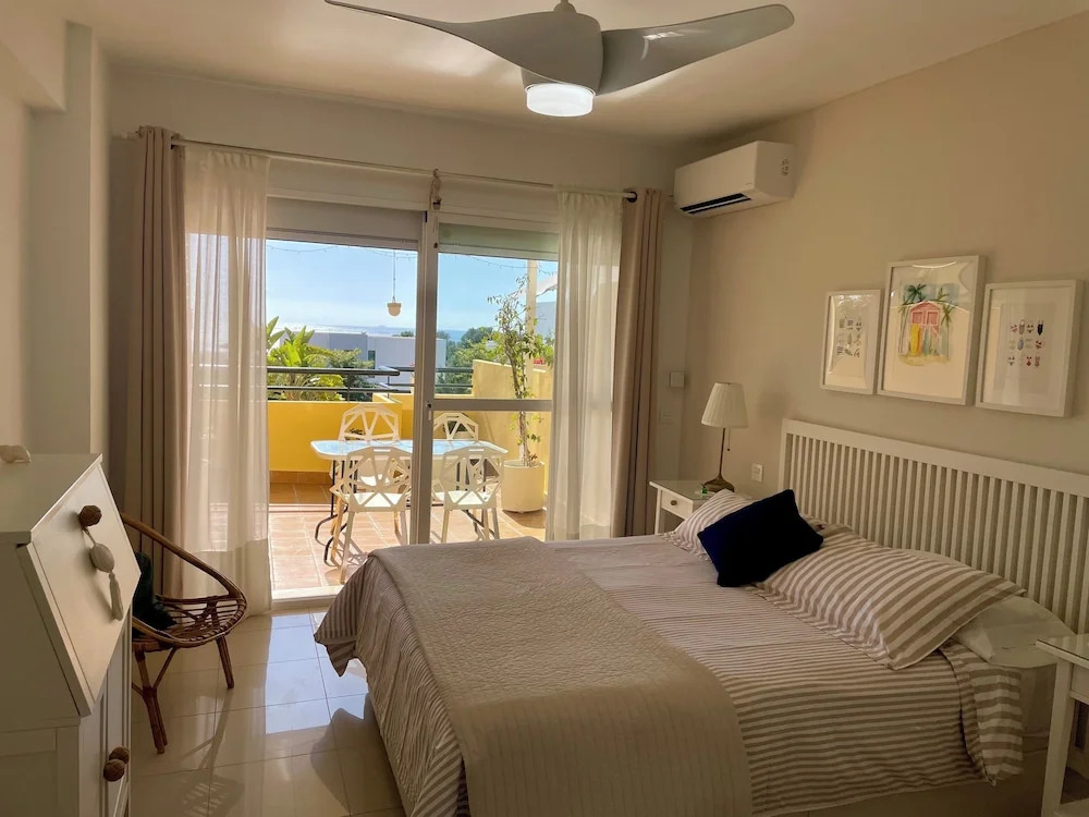 Precioso Apartamento Cerca de Marbella con Vistas y Playa