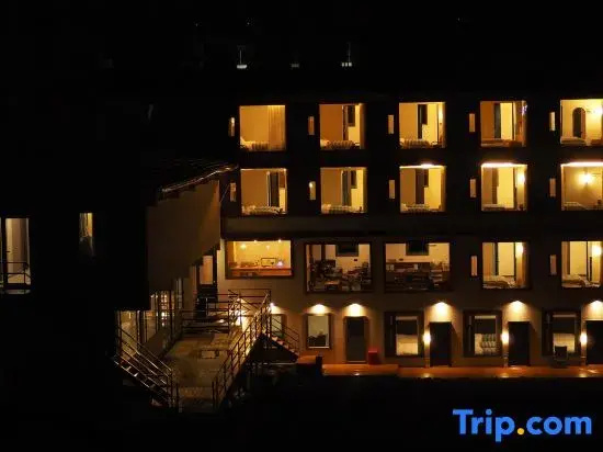 YESTAY Snow Mountain View Hotel