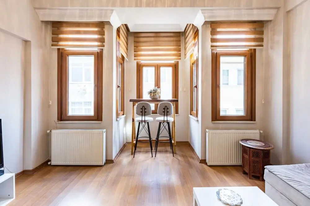 Authentic Central Flat With Bay Window in Besiktas