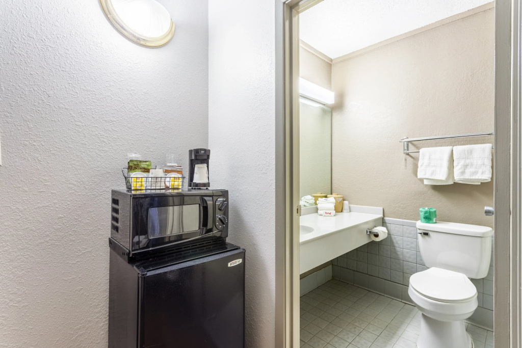 Red Roof Inn Meridian