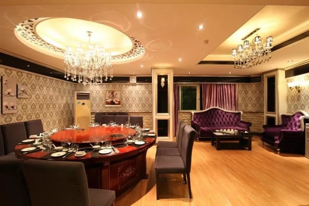 Hechi Shuntai Hotel
