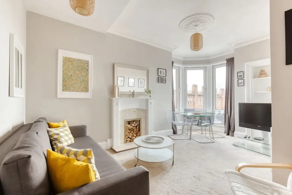 Bright One Bedroom West End Apartment