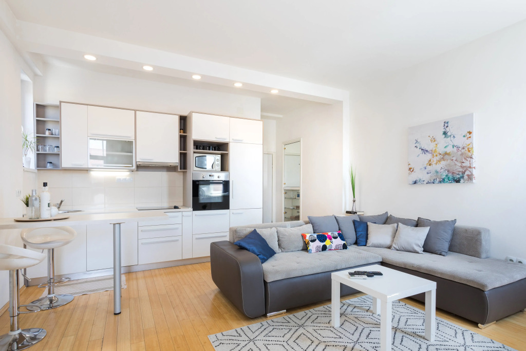 150sqm Main Square Apt!-4 Units-Great for Groups!