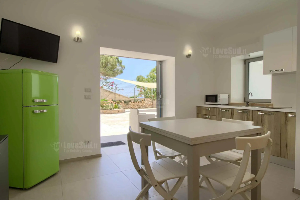 Apt B - Beach View Villa Controvento