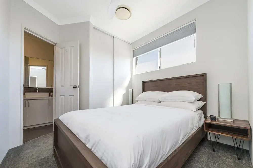 Stylish 3-bed Townhouse With Courtyard & BBQ