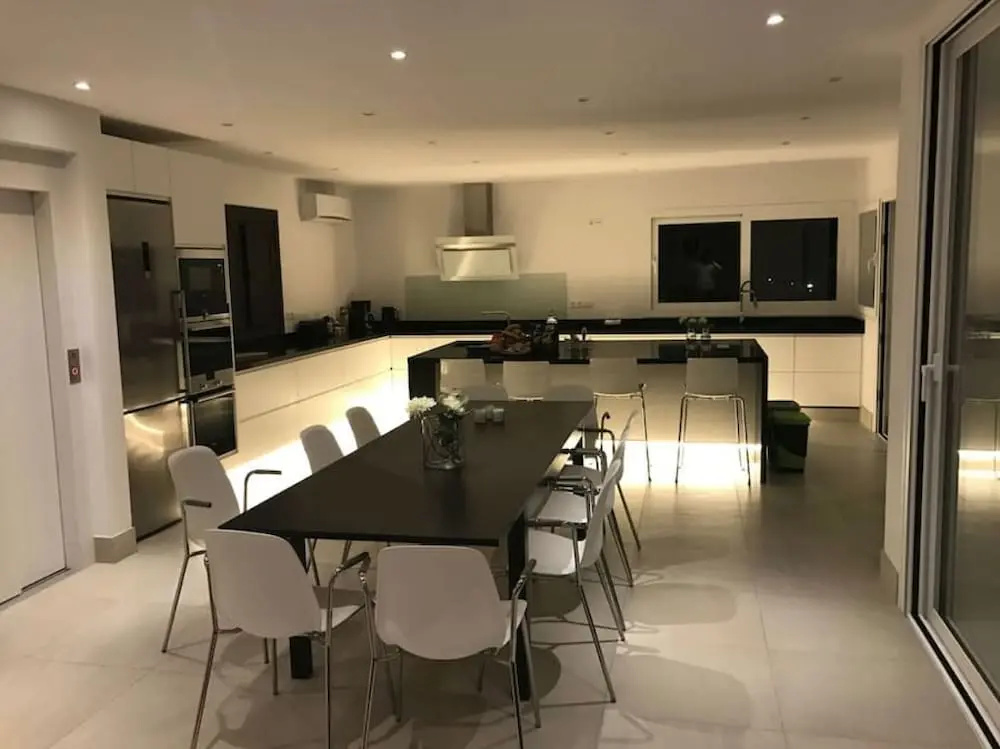 Luxury villa with heated pool for 12 to 14 people