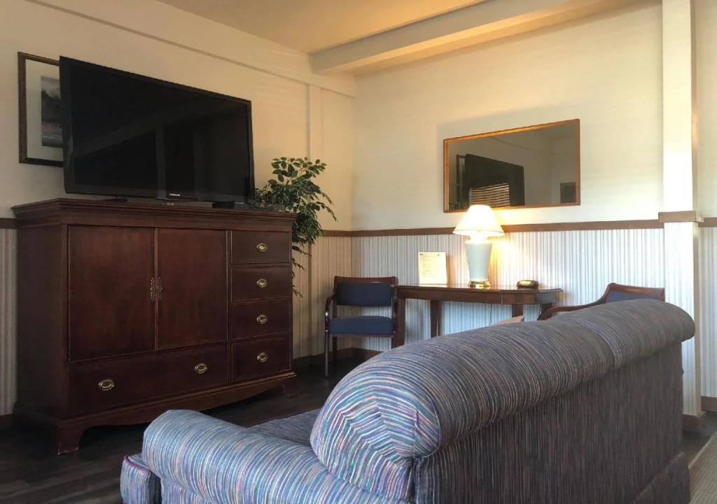 Timber Lodge Inn