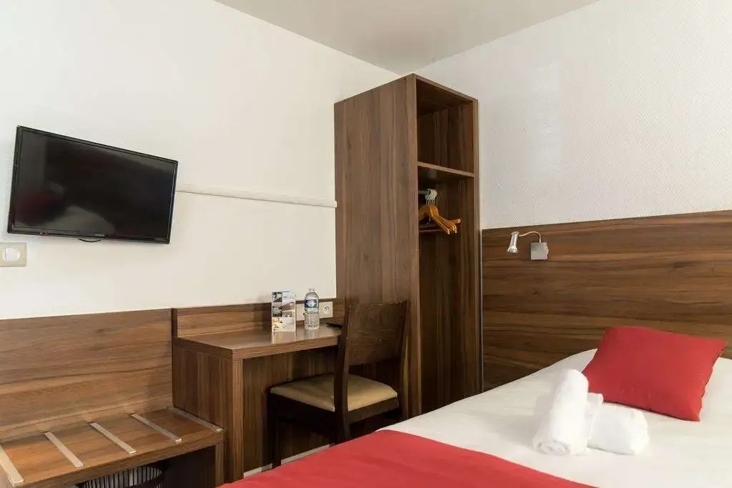 Brit Hotel Plaisance A9/A61