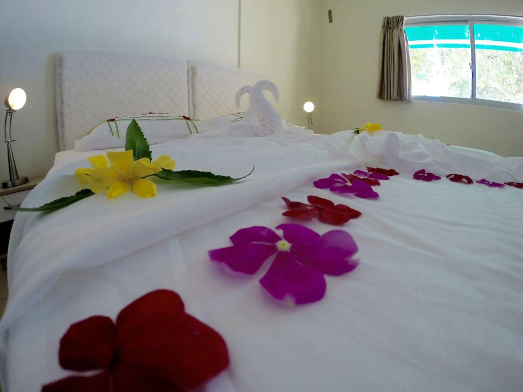 Luau Beach Inn, Maldives