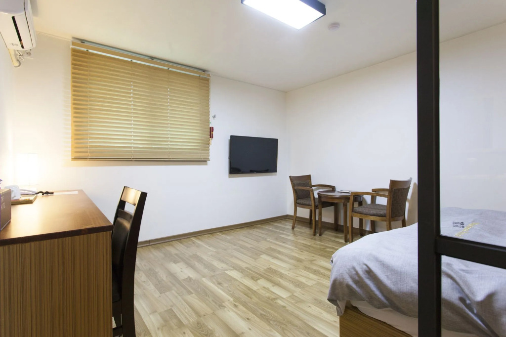 Gyeongpodae The Hotel Business