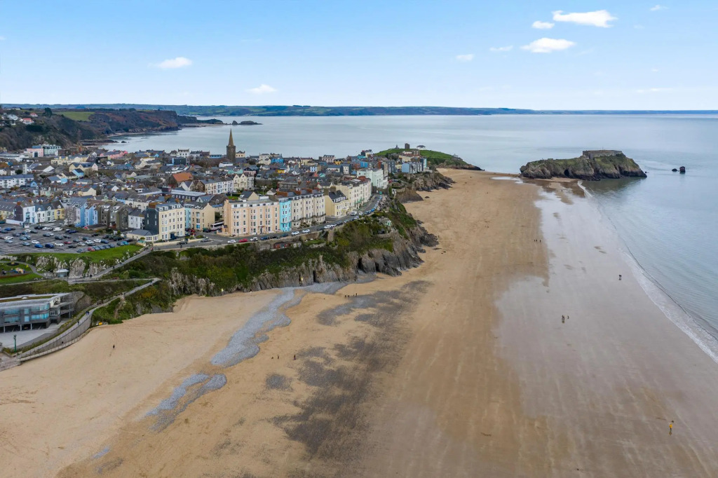 7 South Beach Court - Sea Front Apartment With Spectacular Sea Views