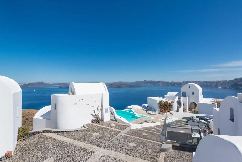 Apanemo Hotel & Suites