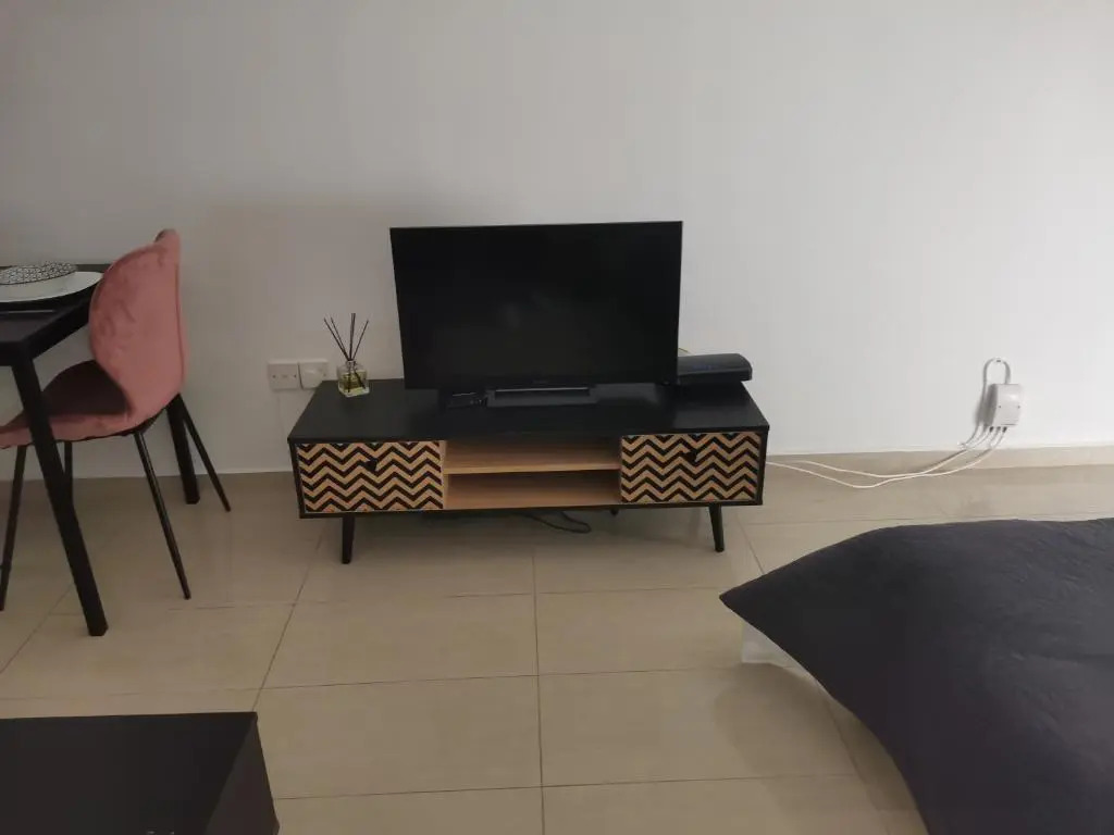 Flat111-Adults only