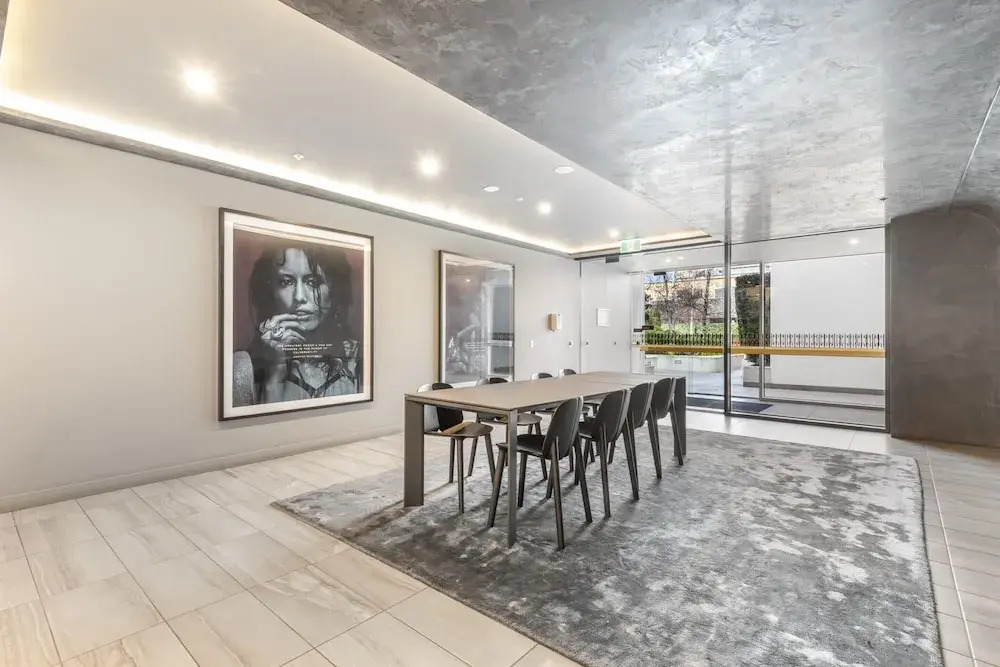 Brighton 1-bed Apartment With Balcony & Parking