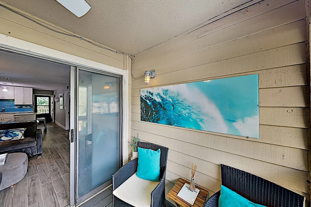 New Listing! Serene 2 Br W/ 3 Pools! 2 Bedroom Condo