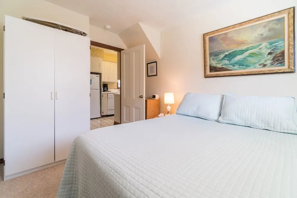 Betty's Beach Bungalow 2 Bedrooms 2 Bathrooms Home