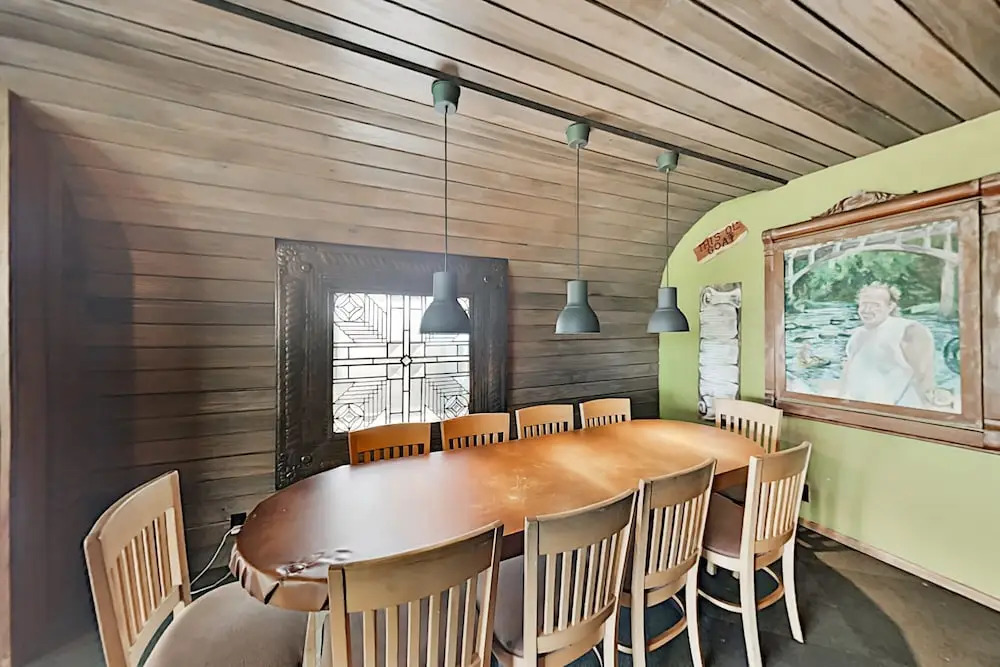 Lucky Goat House: Near Lake & Activities 4 Bedroom Cabin