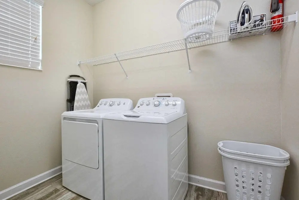 Storey Lake- 6 Bedroom Pool Home- 1668ST