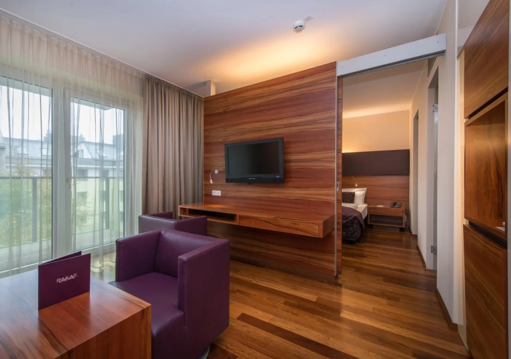 Pakat Suites