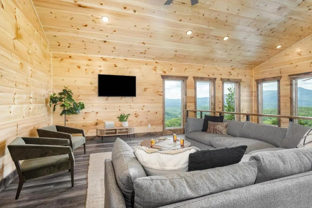 Duval by Avantstay 10min to DT Pigeon Forge w/ Indoor Pool, Hot Tub & Amazing Views!