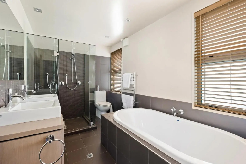 Kings View - Wanaka Holiday Home
