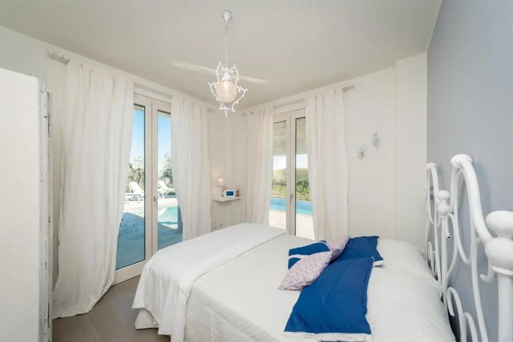 CASA DI EOLO 8&2, Emma Villas