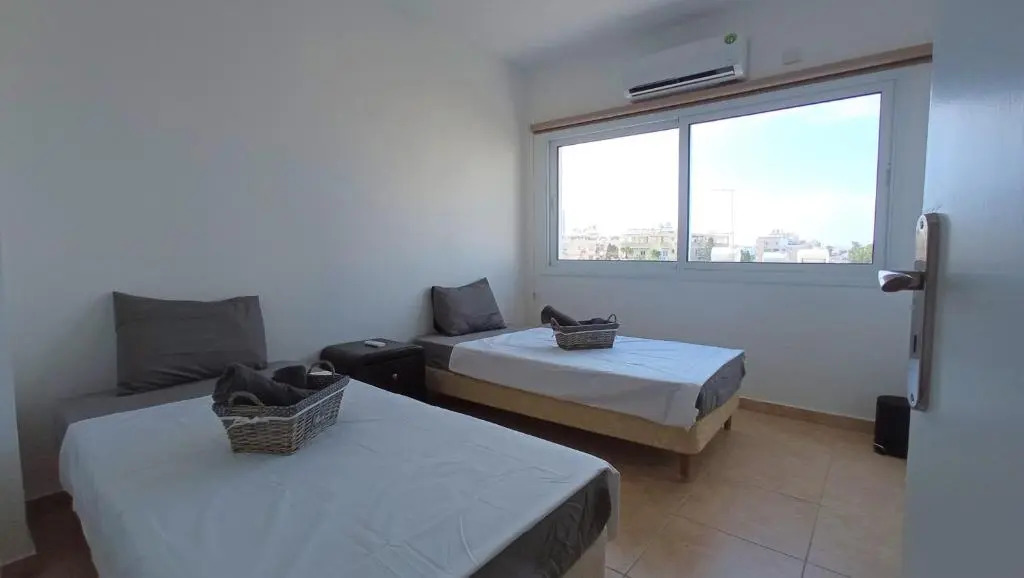 5 min to the Beach Holiday Shared Apartment incl NETFLIX - private ROOM in 3 bdr Apt