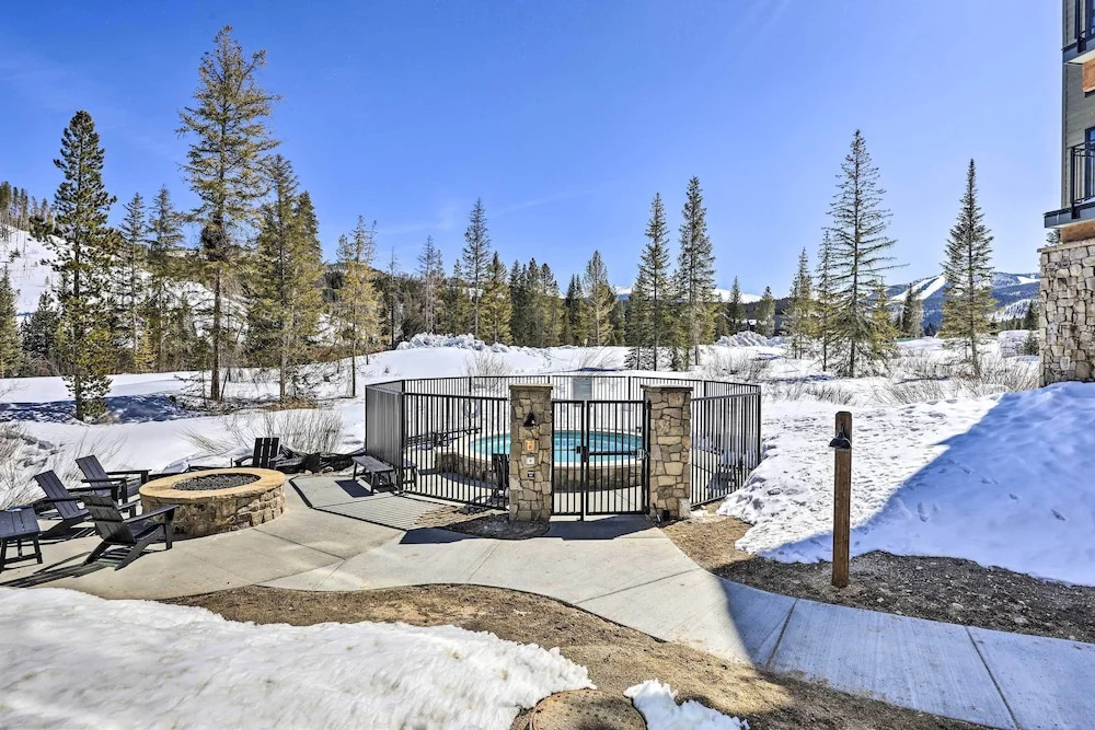 Mountain-view Winter Park Condo w/ Balcony!