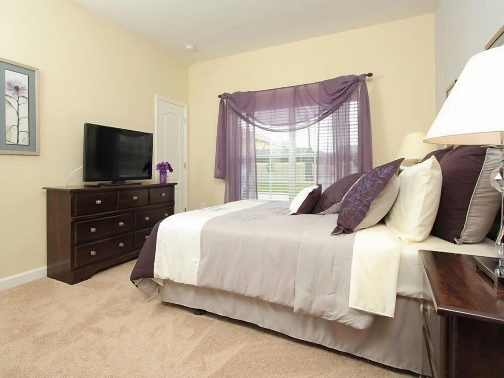 Beautiful 4 Bed 3 Bath Town Home With Splash Pool