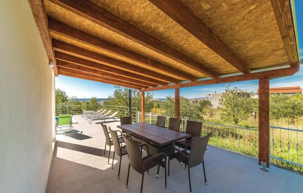 Nice Home in Kastel Luksic With Wifi and 3 Bedrooms
