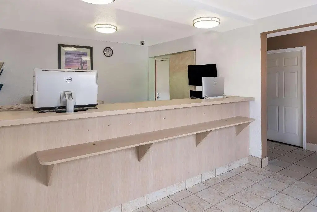 Knights Inn Grand Rapids East Airport