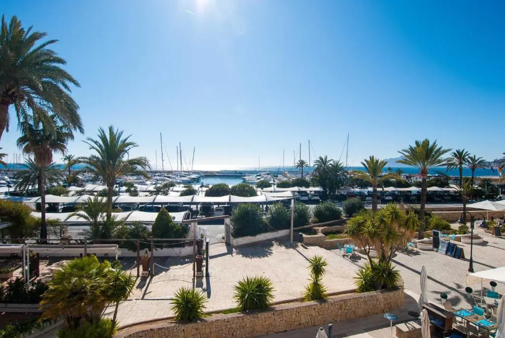 A002 - Apartamento con vistas al mar y al Club Náutico de Moraira