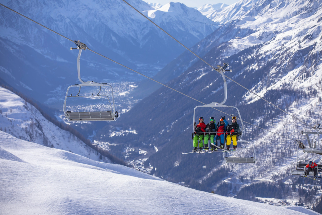 Chalet Chantey Mourry 67 Ski Chalet & Sleeps 8-9 - Happy Rentals
