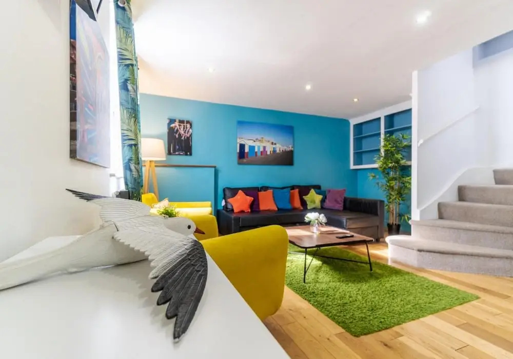 Pebble Mews House - Sleeps 6 to 8 Guests