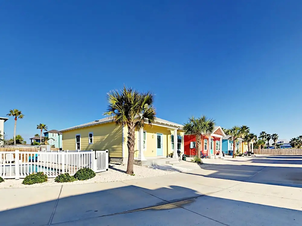 Las Olas Townhouse 3 Bedrooms 2 Bathrooms Townhouse